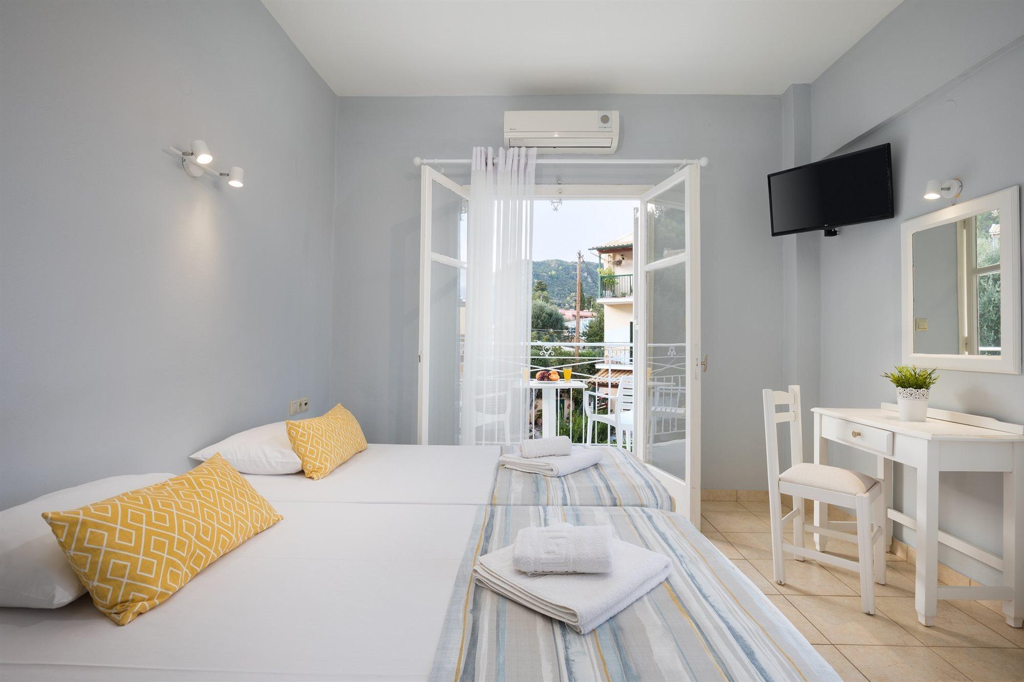 Bella Vista Beach Hotel And Studios Беницес Екстериор снимка