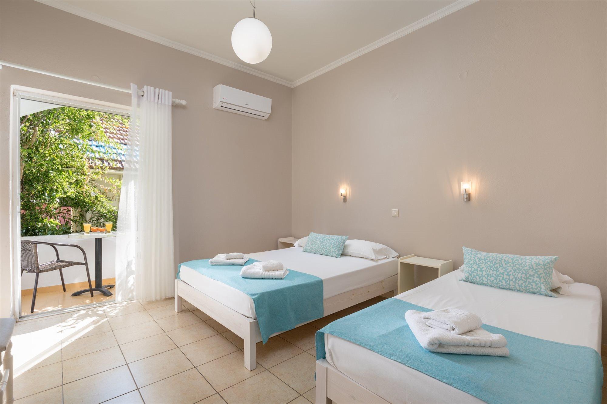 Bella Vista Beach Hotel And Studios Беницес Екстериор снимка